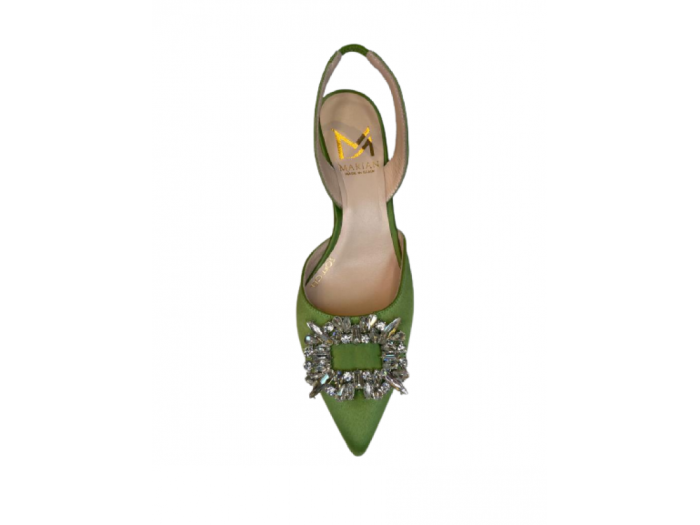 Zapato salón en raso verde con broche