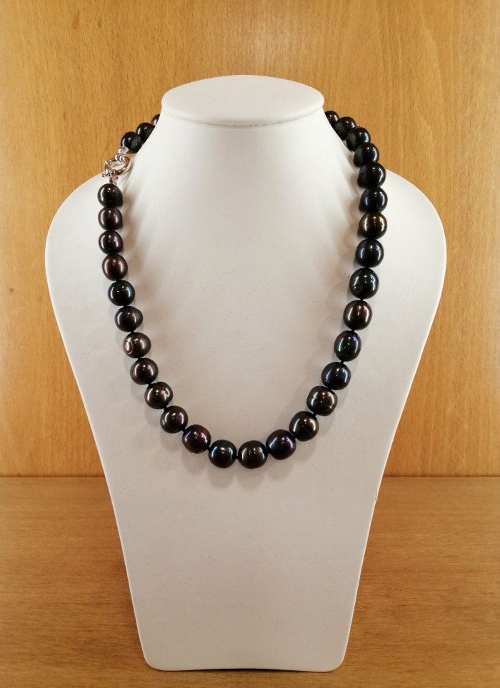 Collar de perlas cultivadas color gris oscuro con reflejos, de 10/12mm con cierre en plata de ley