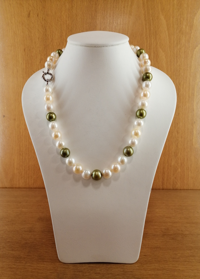 Collar de perlas cultivadas en blanco, salmón y verde, de 10mm, con cierre en plata de ley